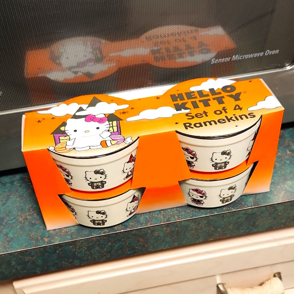 NEW Hello Kitty set of ramikens